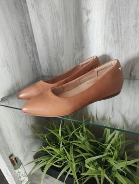 Frankie 4 Saving Soles Dorset Flat (Women) Tan Shoes SZ 8.5 Excellent Condition